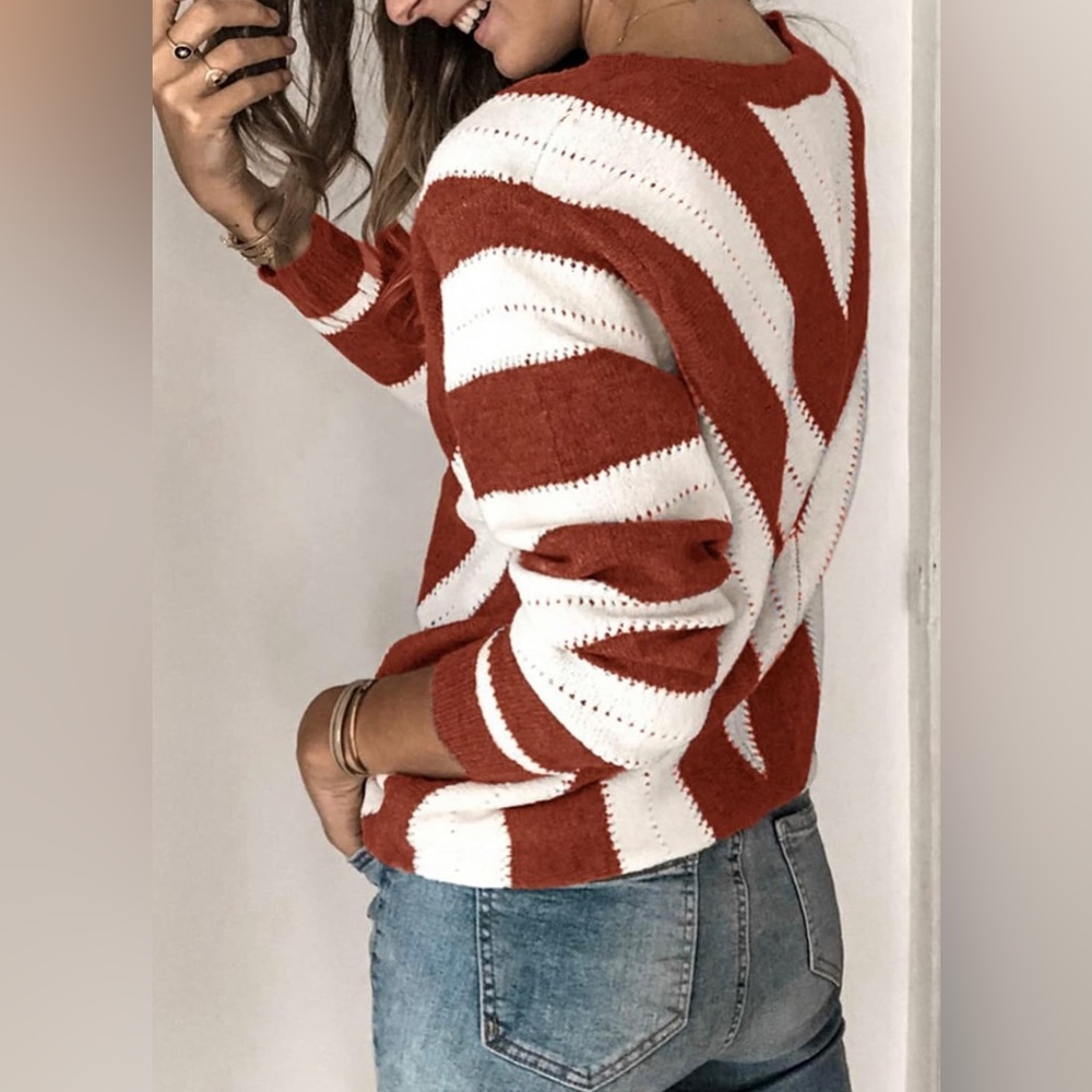 NWT-Long sleeve knit sweater V design - Picture 2 of 3